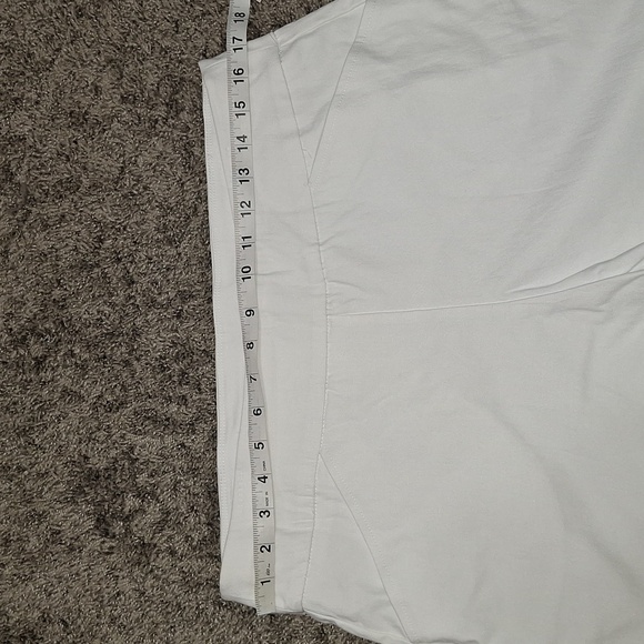 Carmen Marc Valvo pull on stretch shorts - L - white - Picture 5 of 6